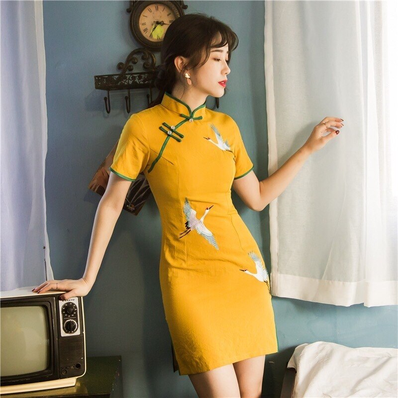 Nationale getijden cheongsam sexy look dunne gele geborduurde kraan cheongsam jong meisje chinese stijl verbeterde versie