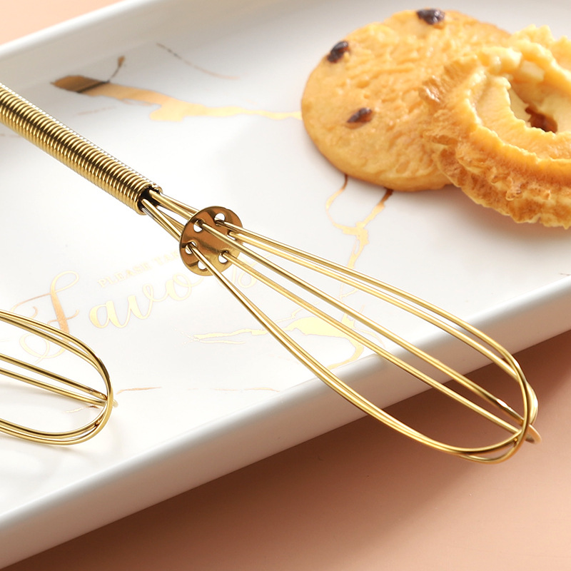 Crèmekleurige Vierkleurige Fijne Staaldraad Ophangende Verstevigingsring Kleine En Voortreffelijke Keukengereedschap Mini-Eierklopper