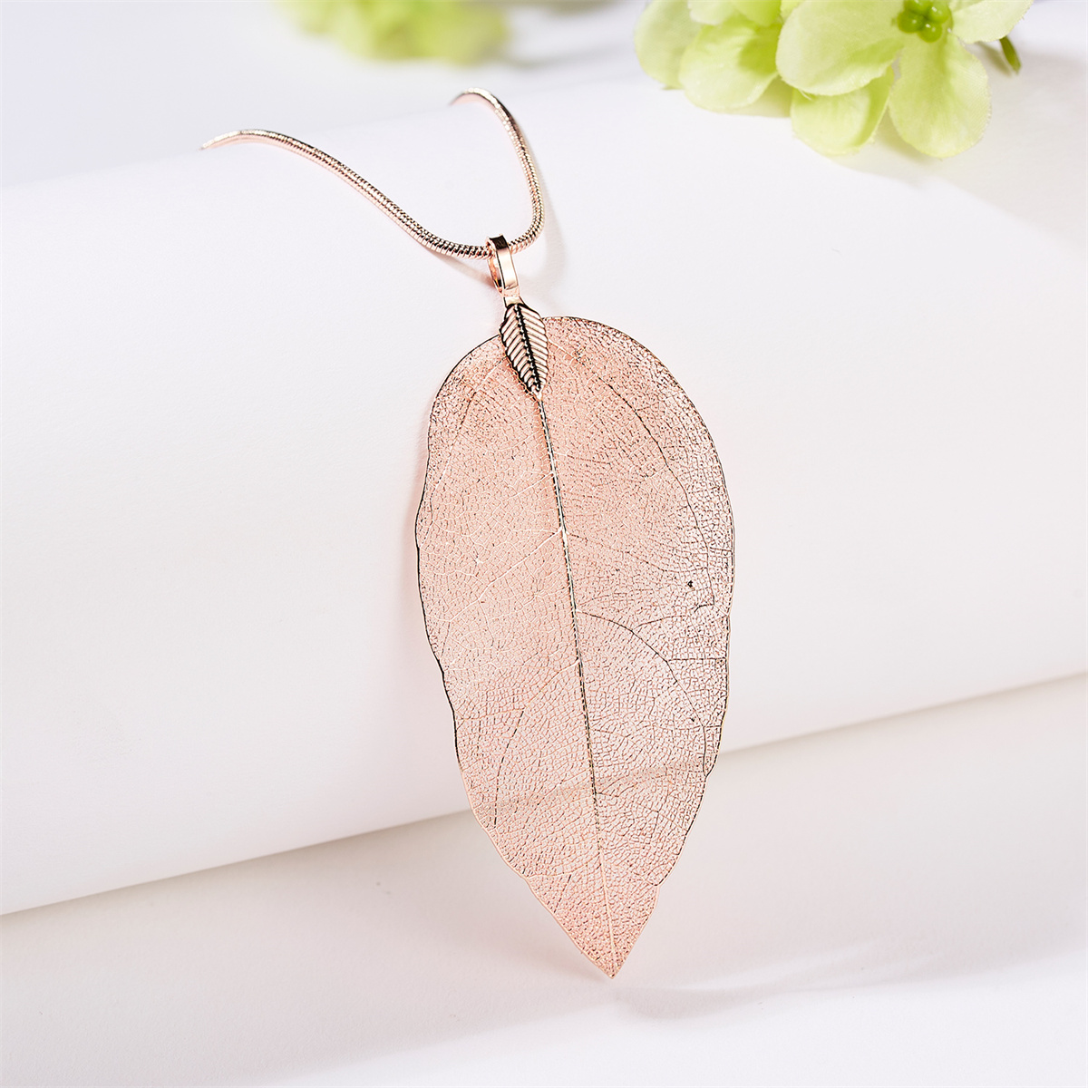 Collar con colgante de hoja de cadena de suéter largo a la para mujer, gargantilla de hojas especiales, cadena de suéter para mujer, joyería de boda