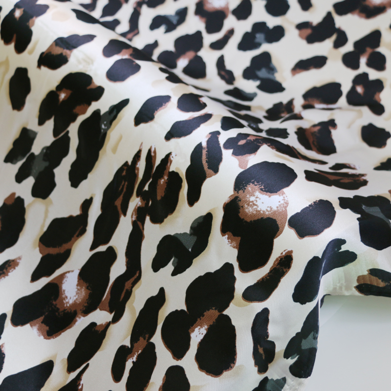 100cm*148cm blanke ko mønster satin stof foring tørklæder børnelegetøj materiale boligtekstil