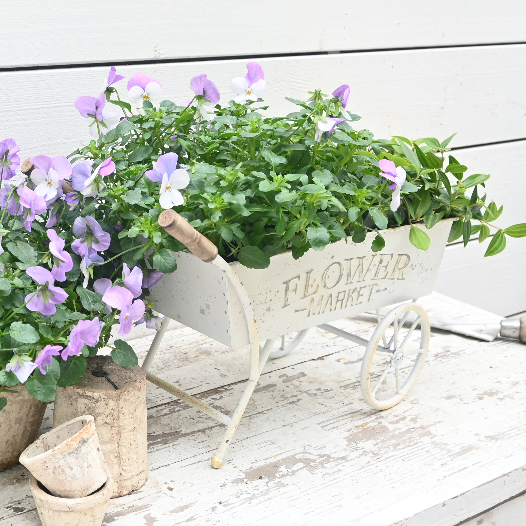 Carro de flores pequeño Vintage, macetero de carretilla, macetero de vagón de Metal para plantas de interior y exterior, carrito decorativo de jardín Pla