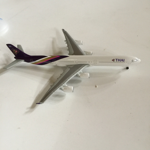 Speciale Aanbieding spuitgieten Hars 1: 600 Airbus A340-600 Thailand Thaise Luchtvaart Vliegtuigen Model Speelgoed Thuis Display