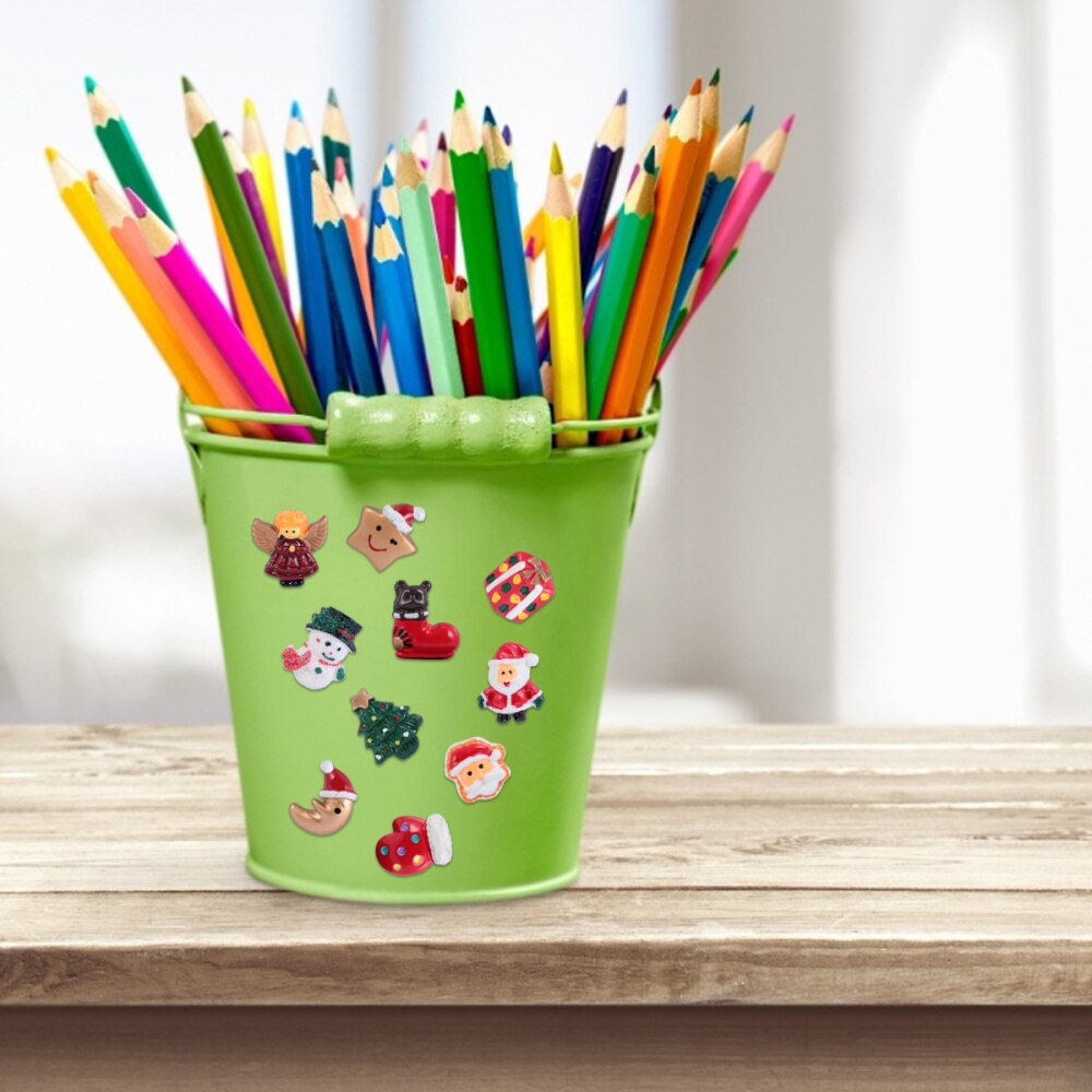 24 stuks stijlvolle, kleurrijke decoratieve kerstversieringen van hars, kerstbedels, kerstaccessoires, doe-het-zelf-versiering voor huisdecoratie