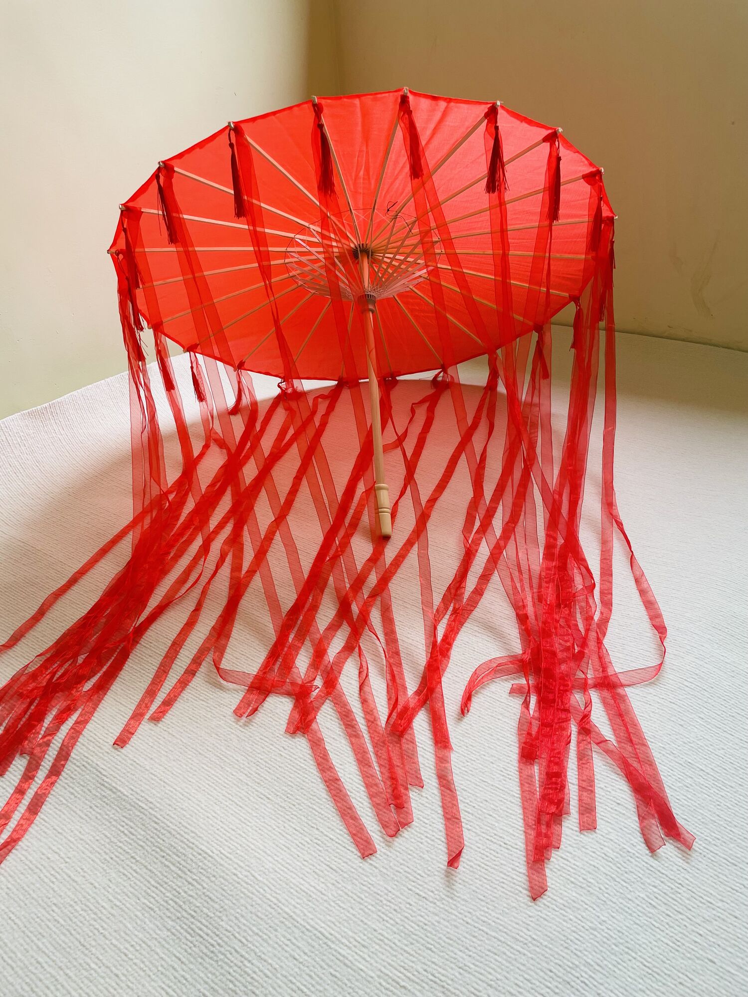 Paraguas de papel de aceite antiguo con flor roja de 82cm, Paraguas Cheongsam de boda china a prueba de lluvia, Guarda Chuva Şemsiye, Sombrilla japonesa