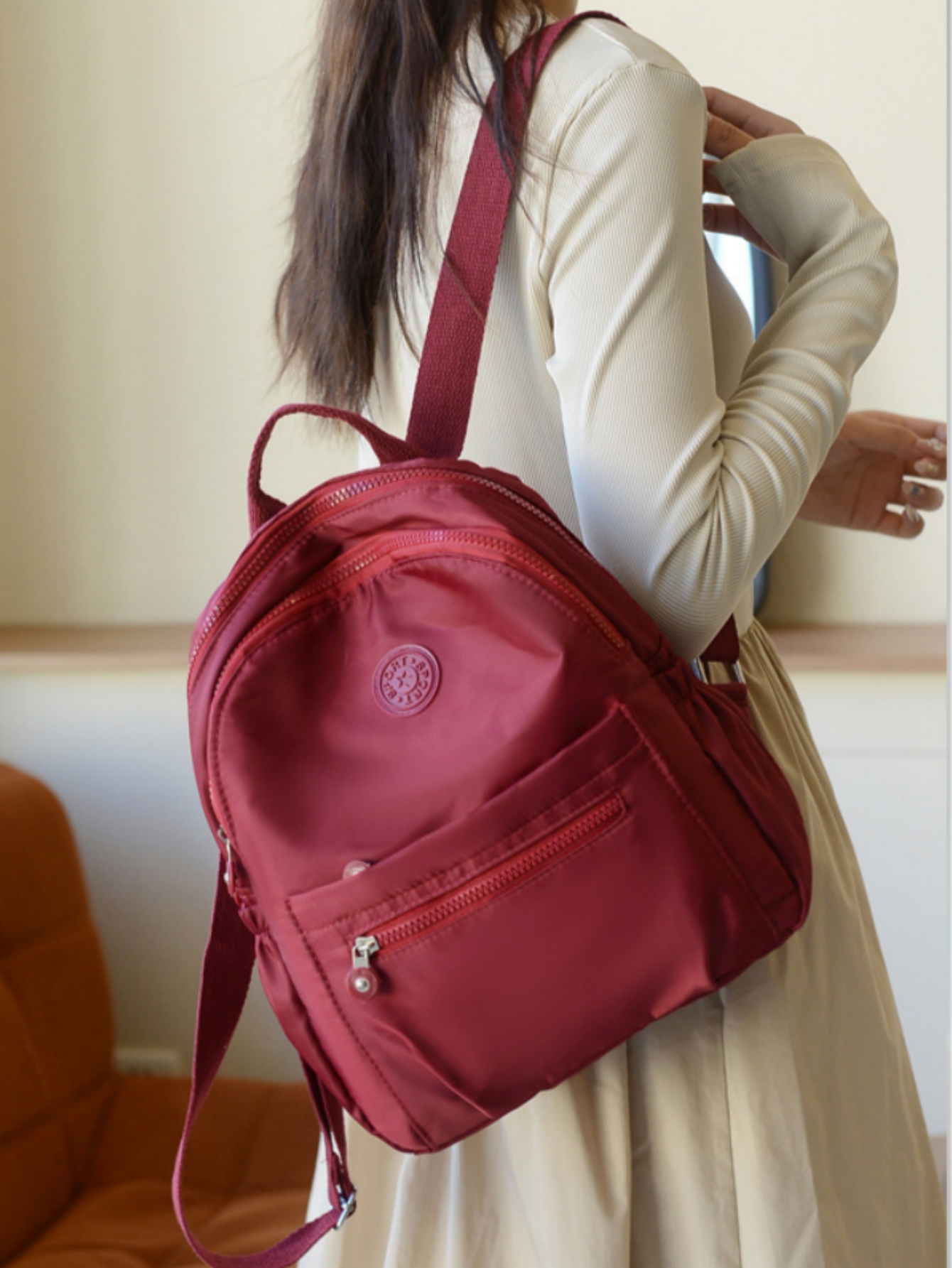 Mochila de nylon de cor sólida, bolsa escolar de viagem leve, mochila moderna para trabalho, bolsa de viagem pode ser pendurada em bagagem