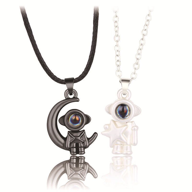 Moda nuova pietra di proiezione 100 lingue coppia collana astronauta Xingyue semplice collana di san valentino: 02