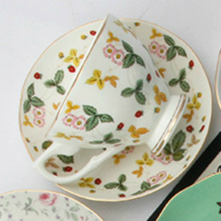 2pcs/ Set Bone china Coffee Cup Set English Afternoon Tea Set High grade Coffee Cup and Saucer multiple choice Tea cup: 16