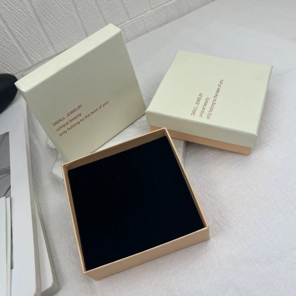 Caja de joyería al por mayor, anillo, pendiente, pulsera, collar, brazalete, caja de exquisita, conjunto de bolsas, cajas de embalaje blancas,