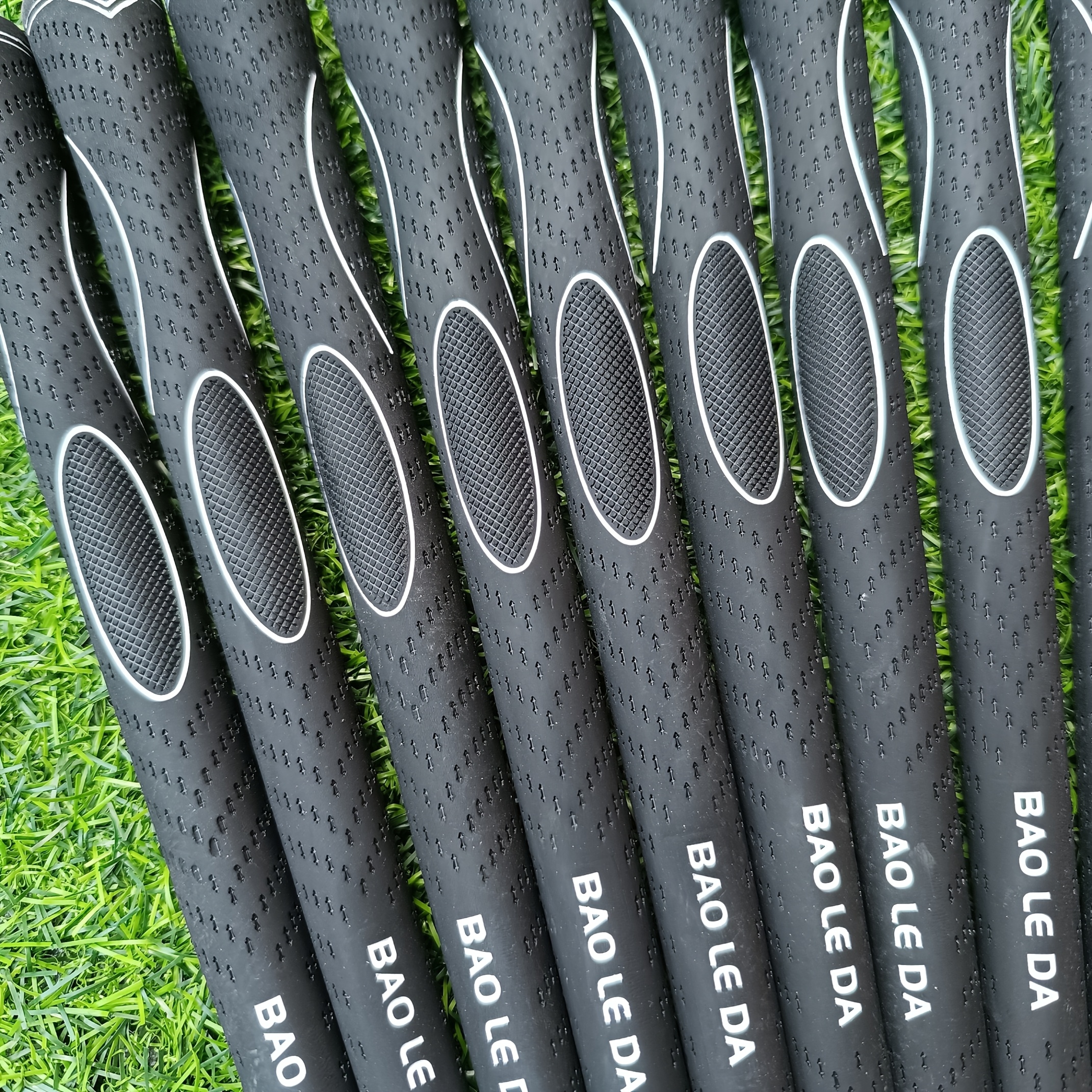 13 Stück in einer Packung, mittelgroßer Golfgriff, runder Golfgriff, Gummi-Golfgriff, mittelgroßer Griff, runde Golfgriffe, Eisengriff, Eisengriff
