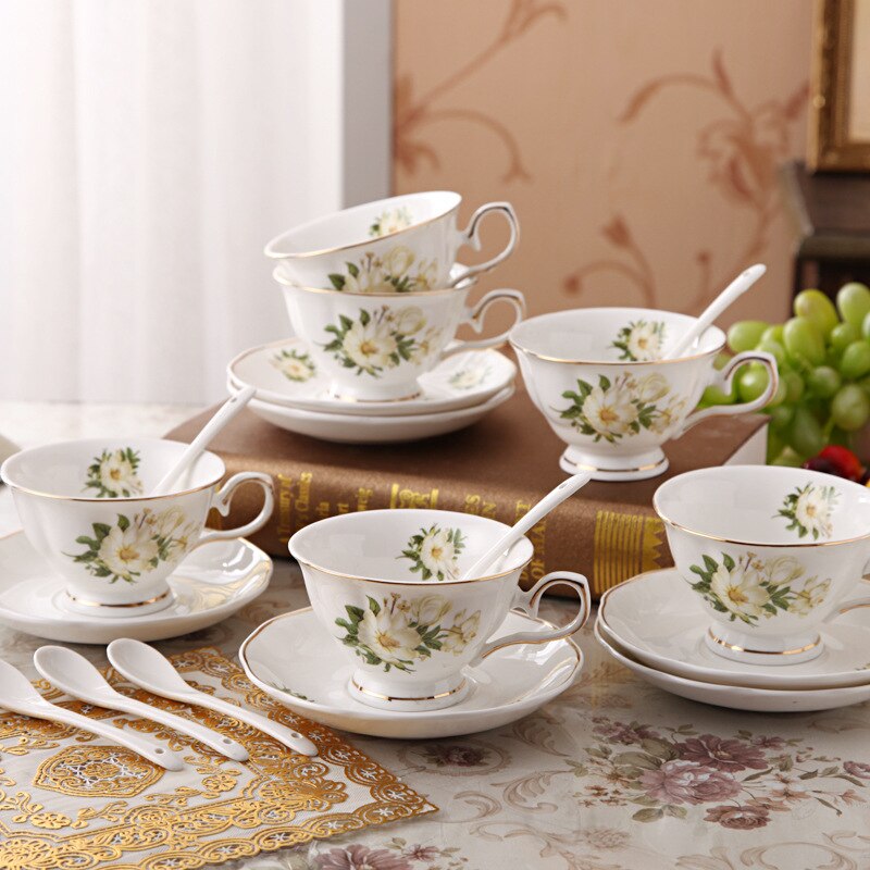 Style européen du nord Royal première classe en céramique porcelaine tasse à café ensemble tasse à thé tasse à lait avec soucoupe et cuillère motif de fleurs