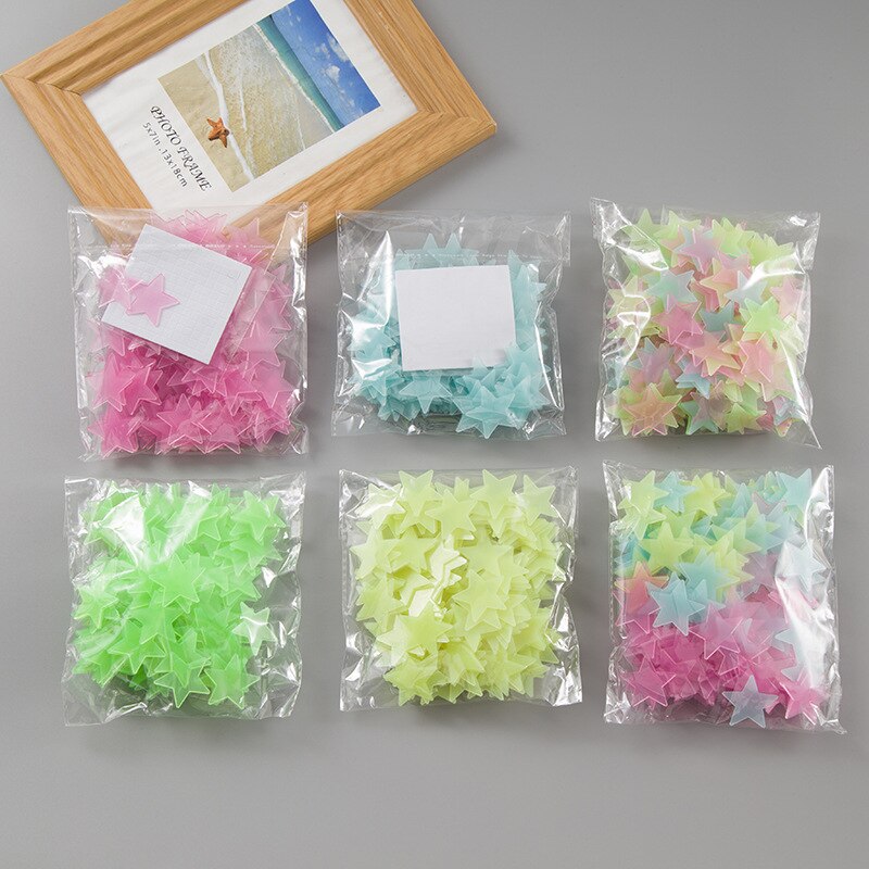 100Stck/tasche 3cm Leuchtende Sterne Aufkleber Schlafzimmer Sofa Fluoreszierende Malerei Spielzeug PVC aufkleber glühen in das dunkel spielzeug für freundlicher