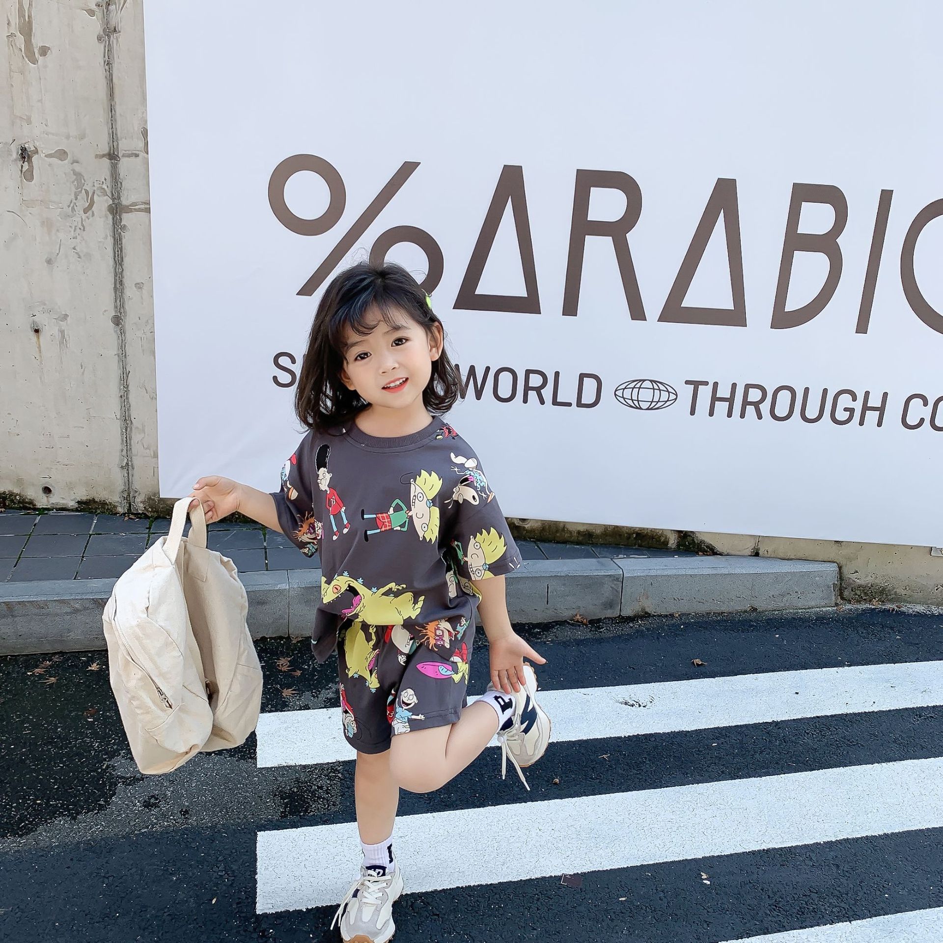 1498C Set di abbigliamento per bambini abito da cartone animato estate 2022 stampa di cartoni animati Monster Graffiti Suit Girl Two Piece Clothes Top Short: Gray / 90 for 2y