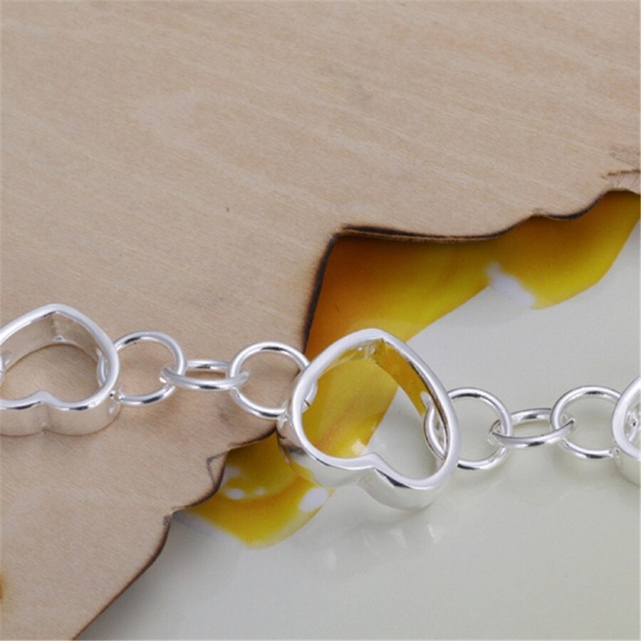 Beautiful heart-shaped charm silver color bracelets listings high jewelry Christmas