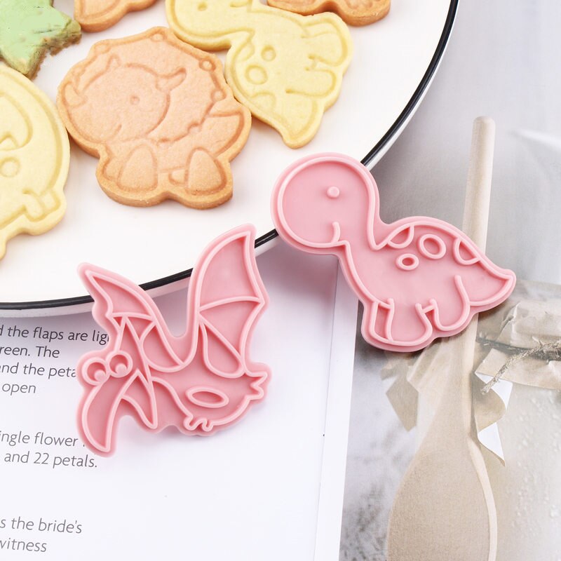 6 stk / sett dinosaurform cookie kuttere plast 3d tegneserie trykkbar kjeksform cookie stempel kjøkken bakverk bakeware