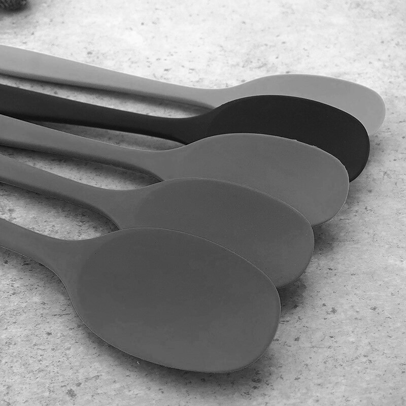 Silicone plastic black spoon one-piece disposable oval long handle soup spoon consumer and commercial kitchen gadget spoon meal