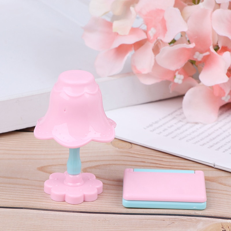 Leuke Miniatuur Meubels Pop Rollenspel Props Werktafel Tafellamp + Computer Pop Accessoires