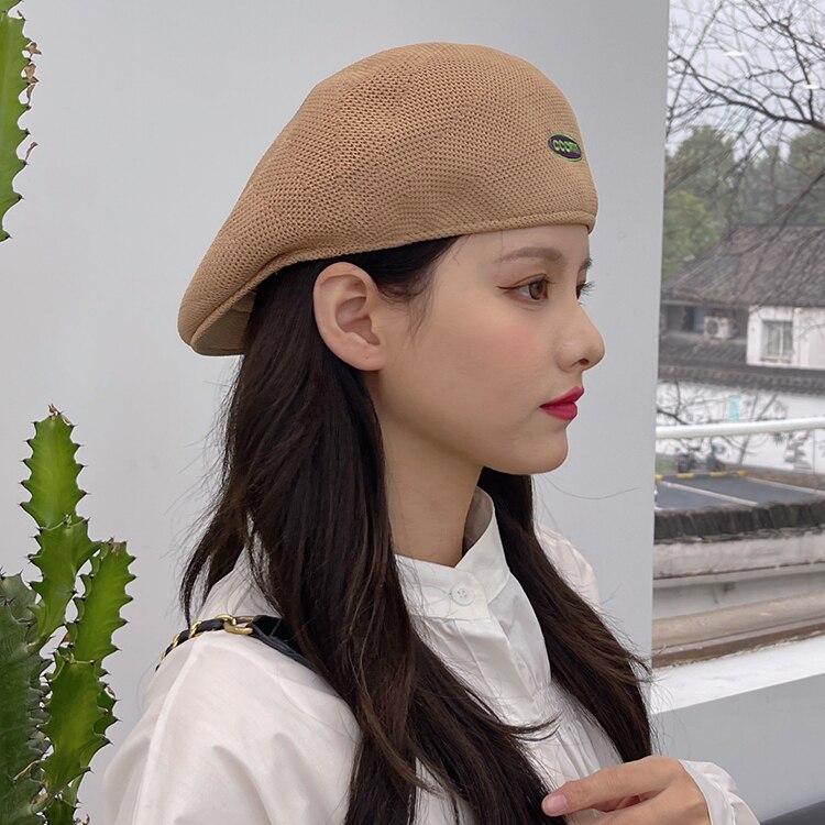 Sombrero de boina para mujer, sombrilla malla hacia adelante, versión coreana de sombrero de paja salvaje antidesgaste, gorra pequeña de cara retro: Caqui