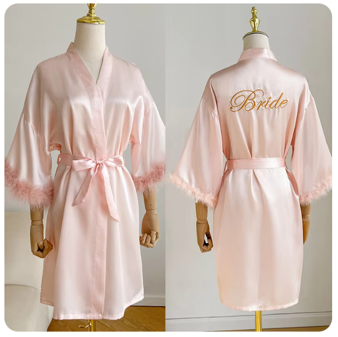 Peignoir en satin blanc avec plumes pour femme, robe de mariée, kimono sexy pour demoiselle d'honneur, quel que soit le court, peignoir pour patients, InDispensLingerie