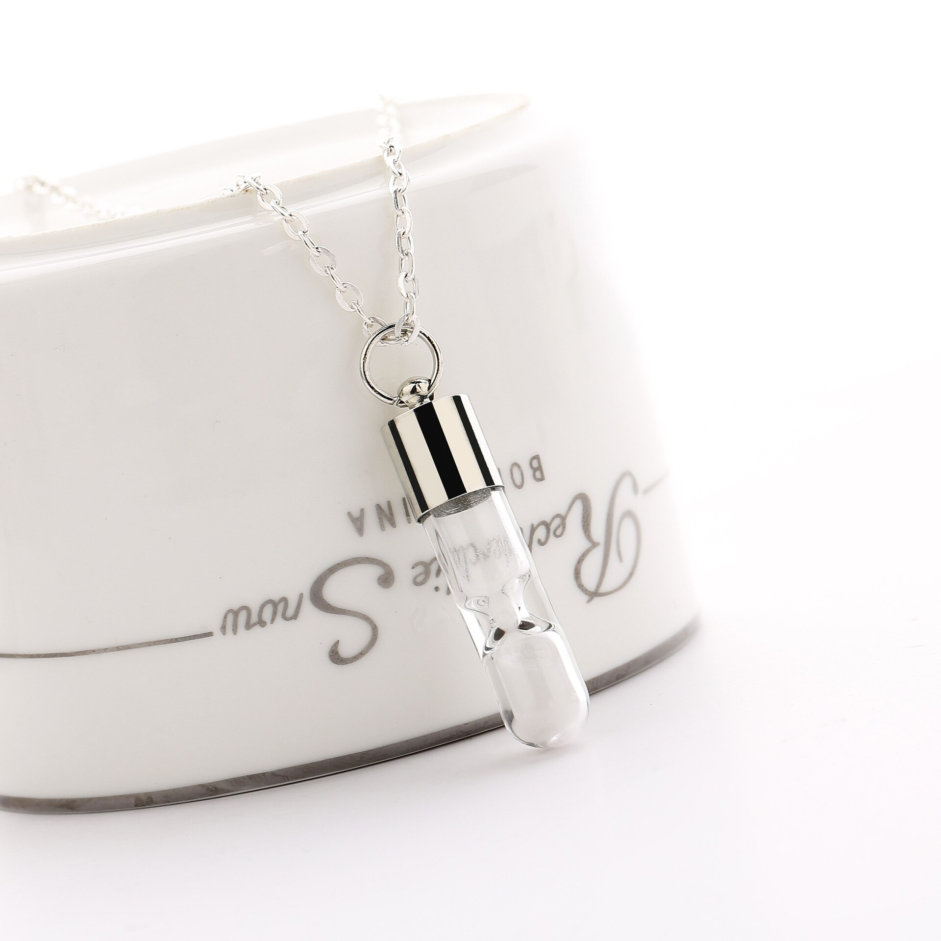 Nächtlichen licht Neue Sanduhr Halskette Böhmen Stil Hals Colliers Anhänger glow in the dark Kostüm Schmuck schwimmdock charms Lot