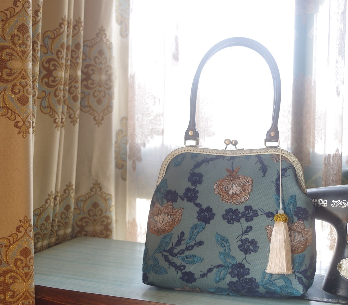 Handmade Women Floral Emboriery Handbag Lady Chinese Old Style Vintage Retro Gauze Fringe Clip Top-handle Messenger Bag
