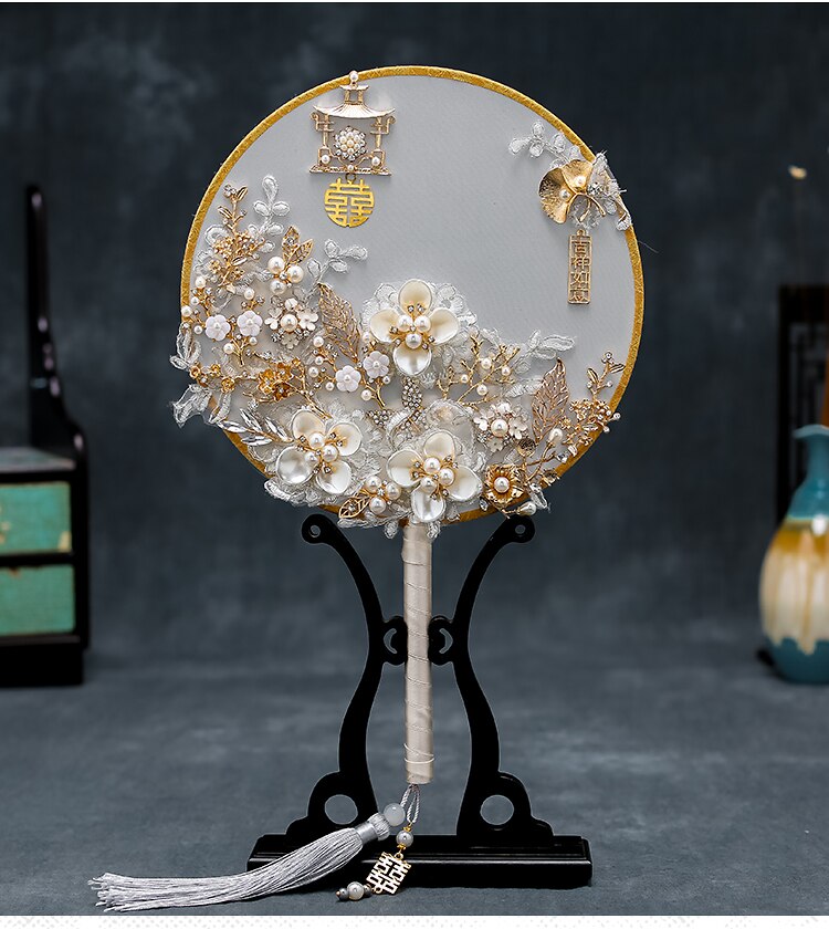 JaneVini 2021 nowe białe koronki Appliqued ślubny wentylator ręczny bukiet perły zroszony starożytny chińnarty styl wachlarz ślubny typu kwiat dla panny młodej: styl C