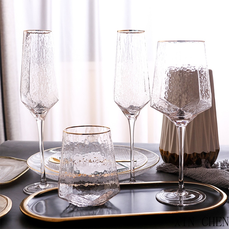 Rødvinsglas diamantformet hamret glas med guldkant nordisk vintage krystalglas med guldkant champagneglas