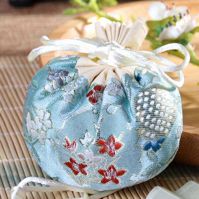 Palace Sachet Brocade Beam Hanfu Accessories Retro Embroidery Storage Bag Flower Pattern Temperament Jewelry Bag: light blue