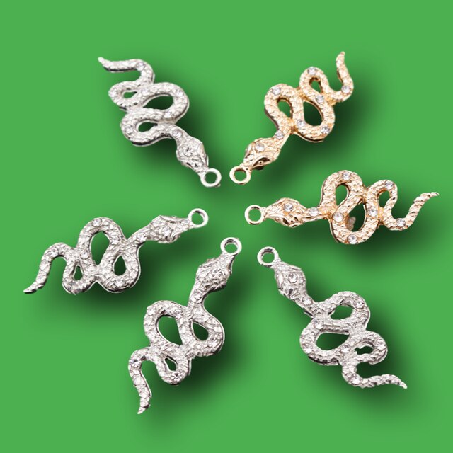 8Pcs Handgemaakte Rhinestone Snake Metalen Hangers Diy Charms Ketting Oorbel Sieraden Ambachten Maken Voor Vrouw 35*15Mm a2221: mixed