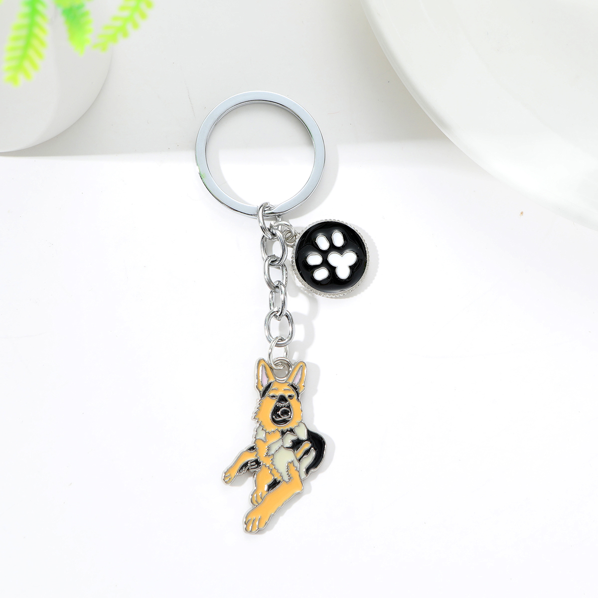Pet German shepherd dog Keychain Dog Pendant Animal Bell Enamel Keyring Women Bag Jewelry Girls: Ivory