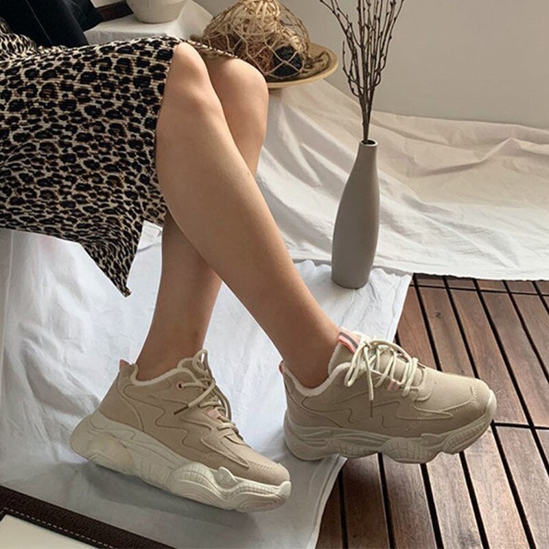 Wintersneakers voor dames, plateauschoenen voor dames, dikke vulkanische sneakers, warme, zachte beige zwarte sneakers voor dames.