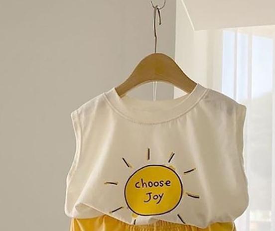 2022 Kid Aankomst T-shirt Peuter Jongens Cartoon Zon Brief Print Mouwloze Tops Baby Meisje Mode Schattige Eenvoudige Katoenen Vest: beige / 24M 90cm