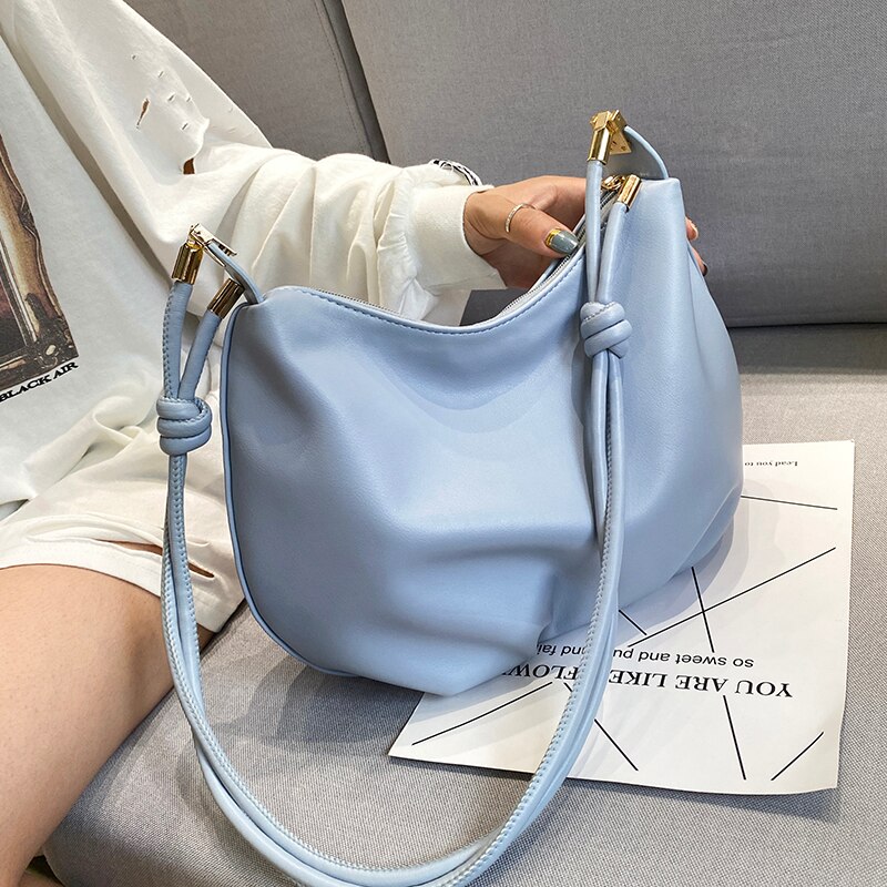 Bolso de hombro Casual liso para mujer bolso cruzado de tendencia bolsos de mano Hobos de invierno de piel sintética suave bolsos de viaje: Sky Blue