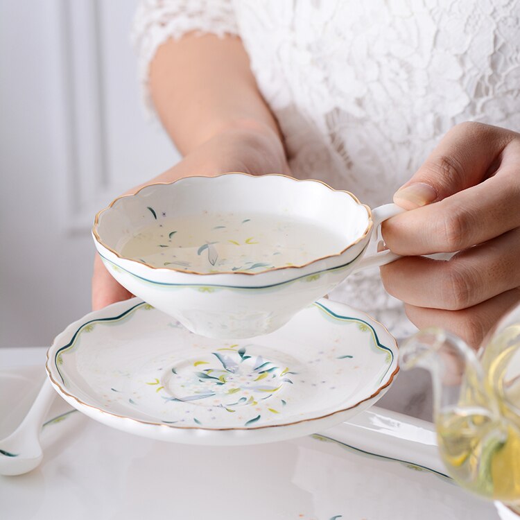 White Luxury Bone China Coffee Cup Beautiful and Saucer Set Cute Afternoon Tea Cup Filizanki Do Kawy Mug BD50CS