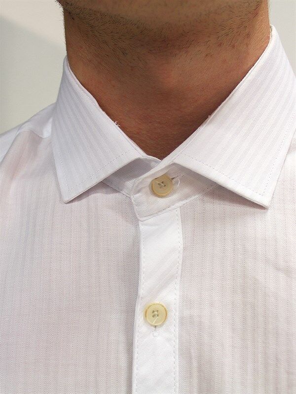 Camisa lisa blanca de manga larga para hombre