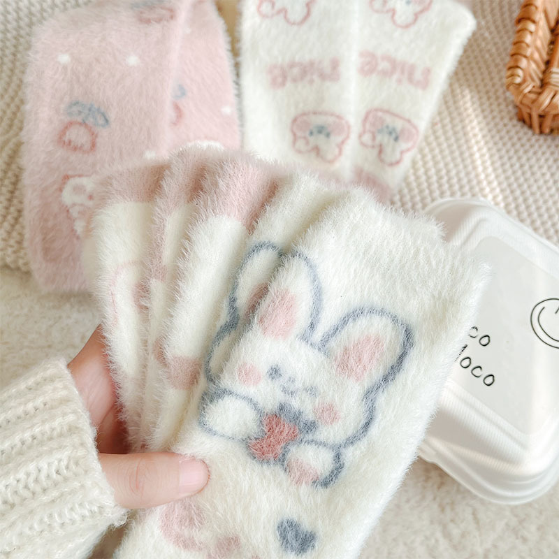 Calcetines de visón de imitación con lazo de conejos rosas dulces, calcetines cálidos de felpa para dormir en casa, calcetines de tubo peludos bonitos de dibujos animados japoneses Ins