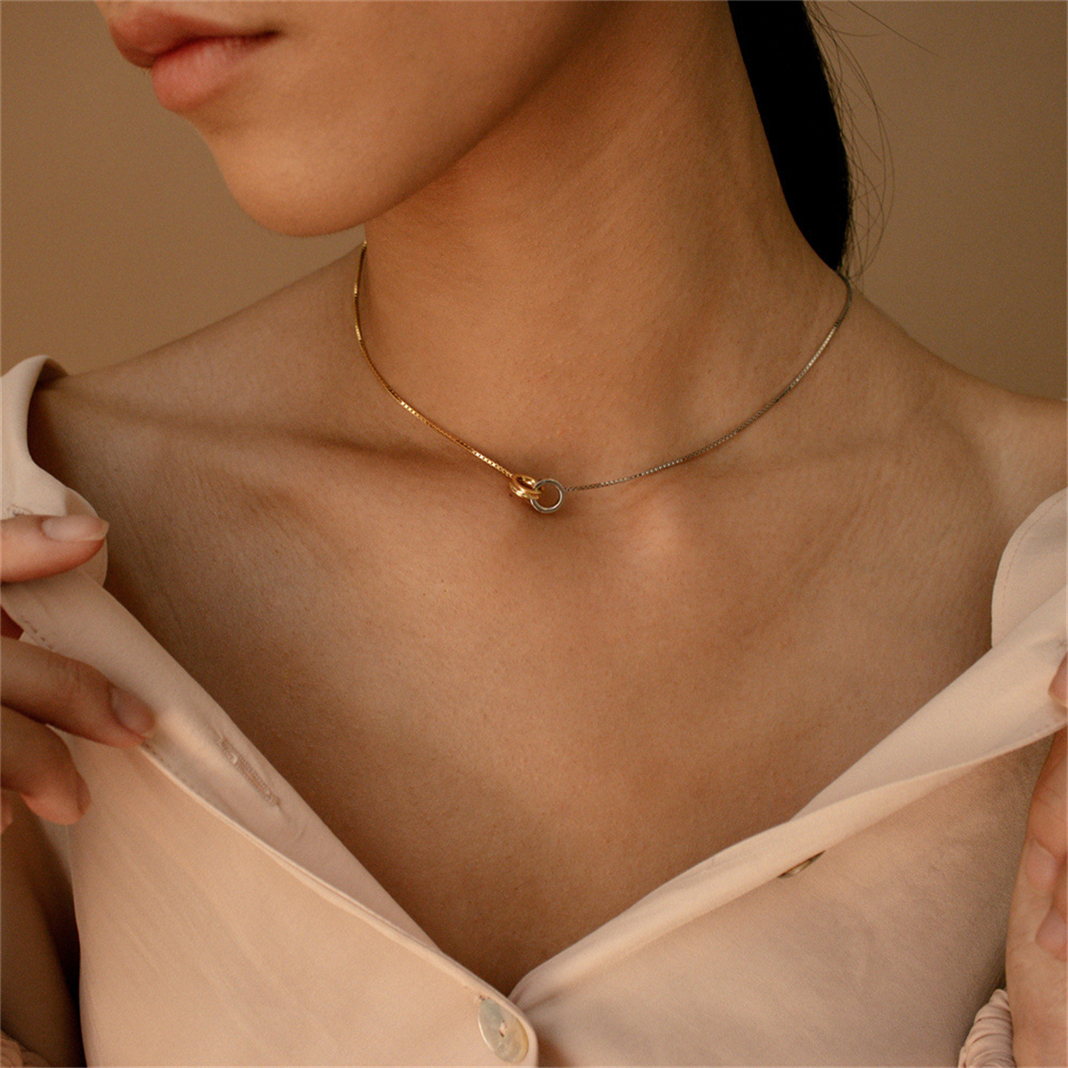 Anneau éternel en acier titane, haute rétention de couleur, épissage asymétrique, chaîne de cou, boucle courte, collier imbriqué rétro
