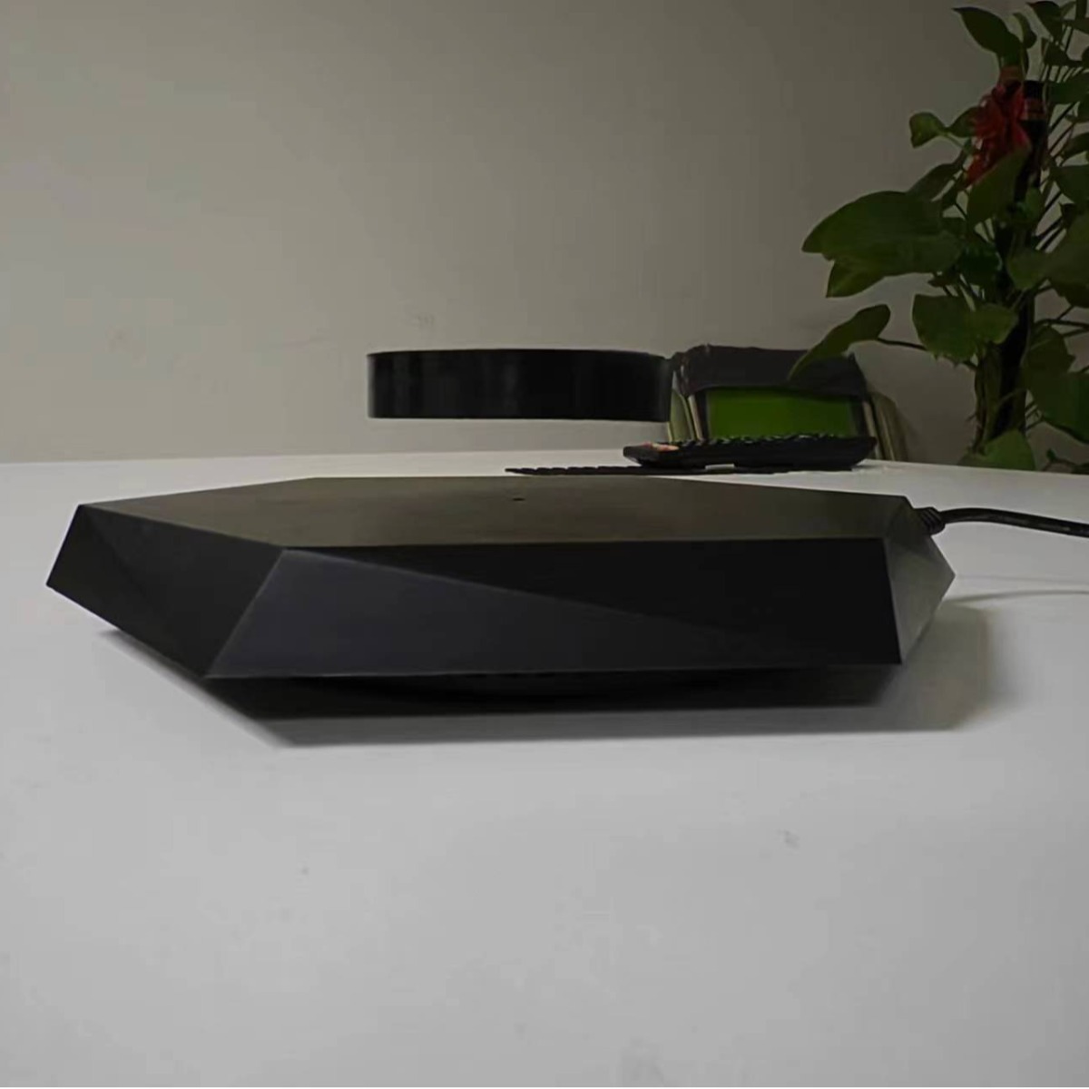 Magnetic levitation universal tray, magnetic levitation display stand, magnetic levitation 500g to place anything