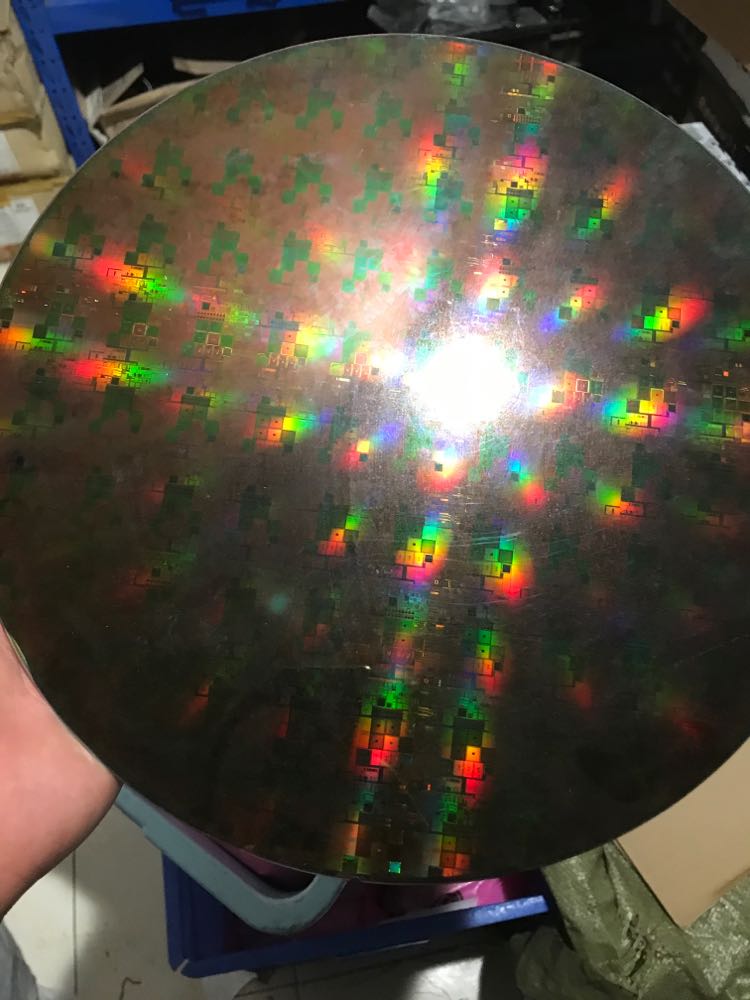12 Inch Wafer Silicon Complete Chip Wafer Monocrystalline: Red