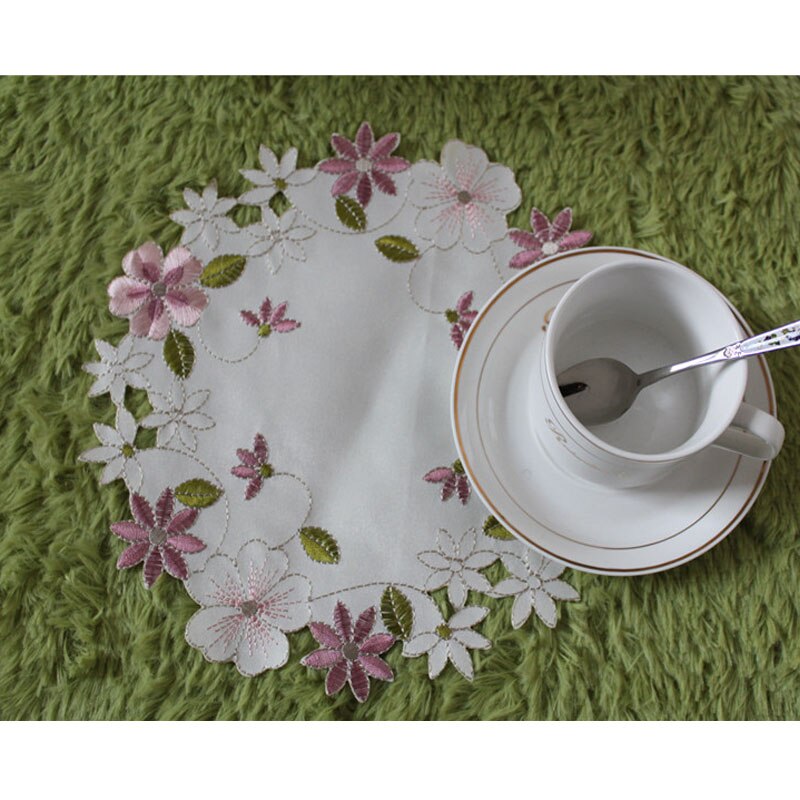 Modernt bord bordsunderlägg underlägg tyg broderi kopp mugg kaffe te doily dryck glasunderlägg julfat bordstablett bröllopsfest kök