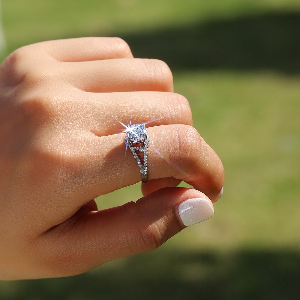 Huitan Nuovo Disegno Impegnarsi Donne Anello Rotondo AAA cubo Zirconia Pietra per la Proposta di Matrimonio Del Partito Anelli per Anima Gemella Alla Moda gioielli