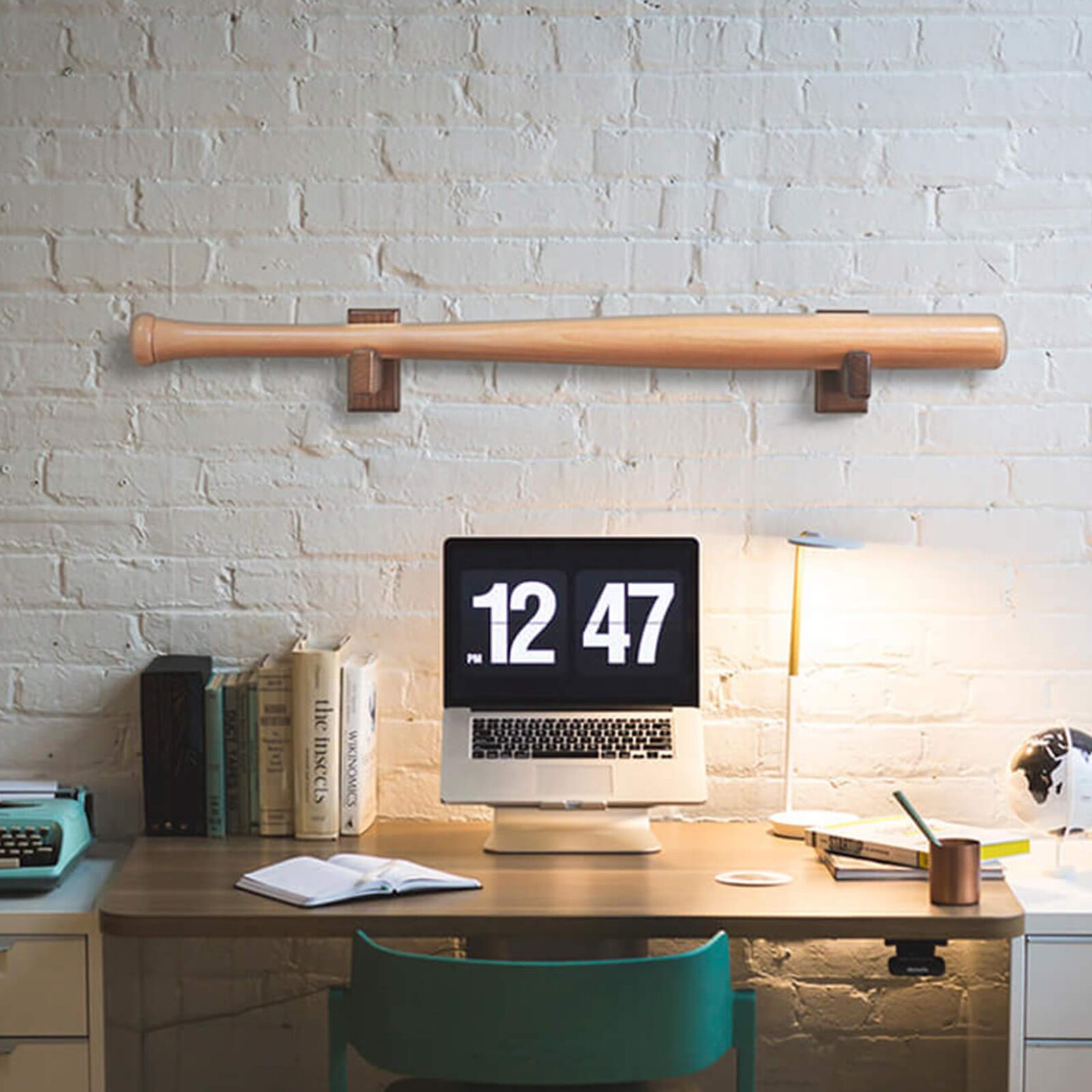 Ergonomic Baseball Bat Rack for Wall Wooden Rack Wall Mount Display Case Horizontal Wall Rack Bat Storage Shelf Beisbol