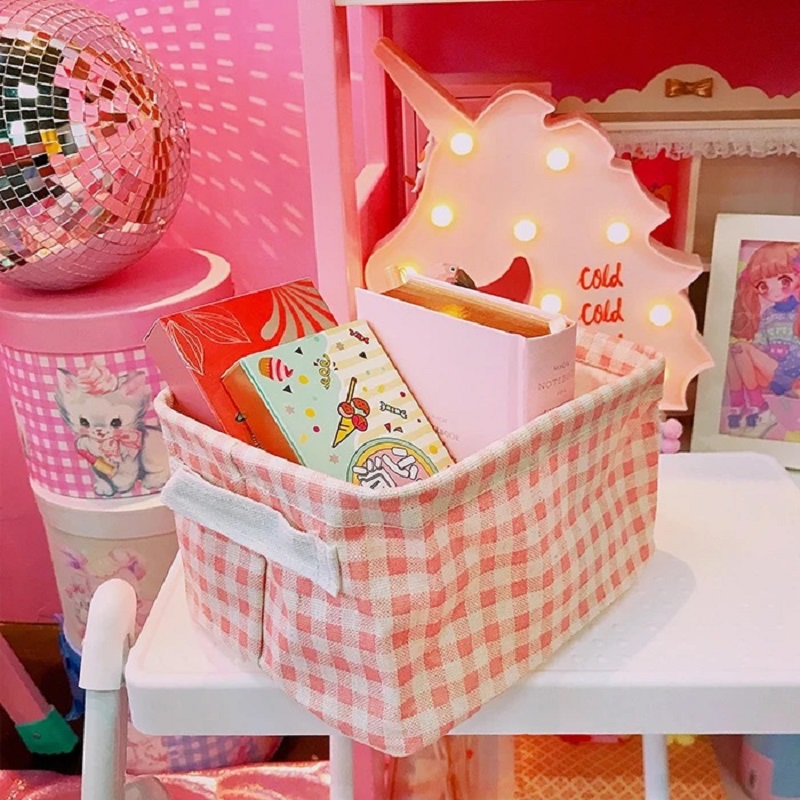 Jente nydelig rosa rutenett husholdning bomull skittentøyskurv og linduk kunst organizer kurv kosmetikk mangfoldig flettet kurv skrivebord