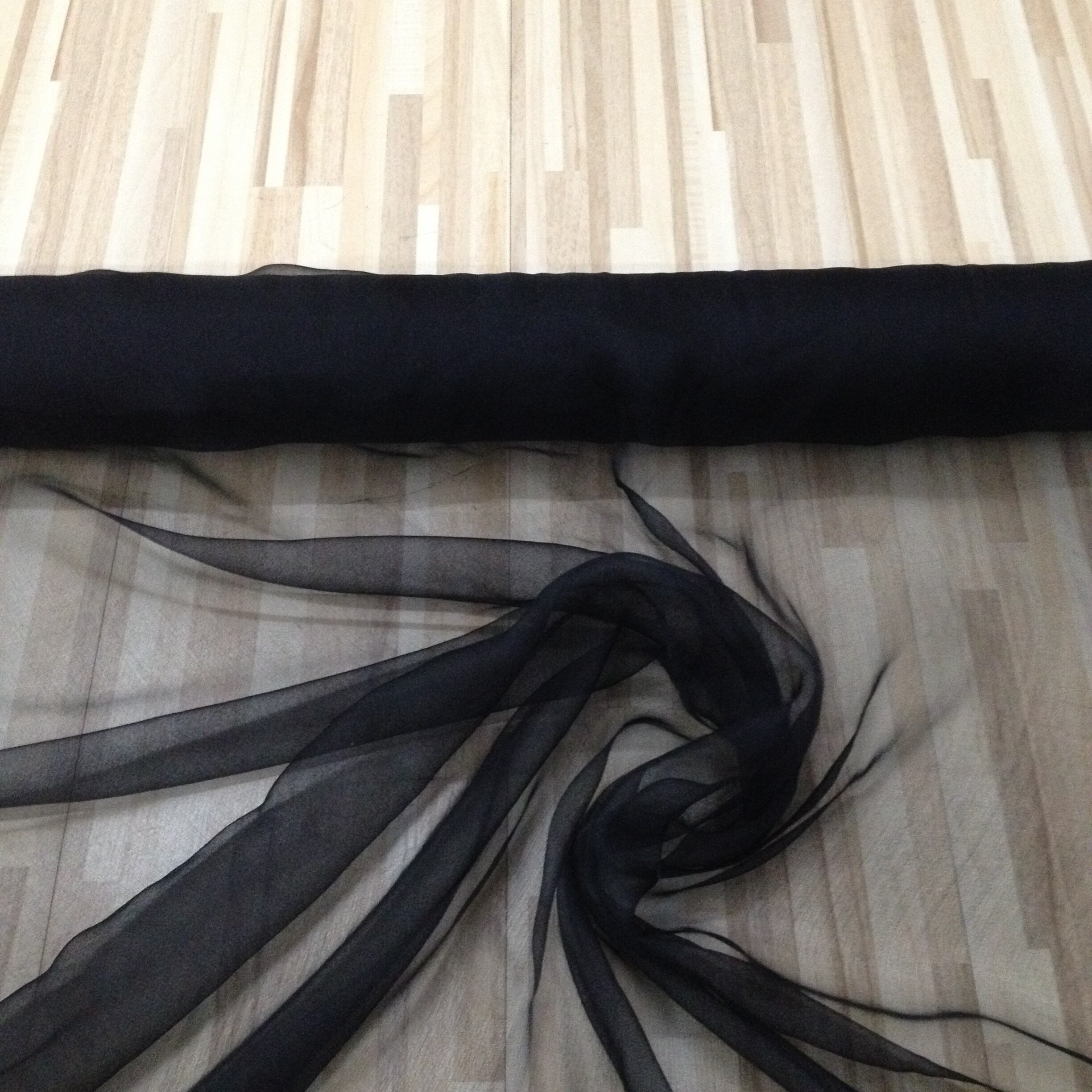 TULLE georgette fin en tissu 100% soie 6m, couleur: noir, largeur: 105cm, épaisseur: 3mm,