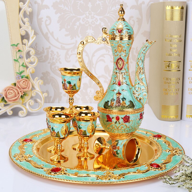 Vintage Exquise Metalen Metalen Wijnglazen Kruik Set,Retro Turkse Europese Stijl Kunstambachten Theepot Wijnpot Kit met 6 Luxe Koffiekopjes en Ambachtelijk Theeblad voor Het Serveren van Thee Koffie