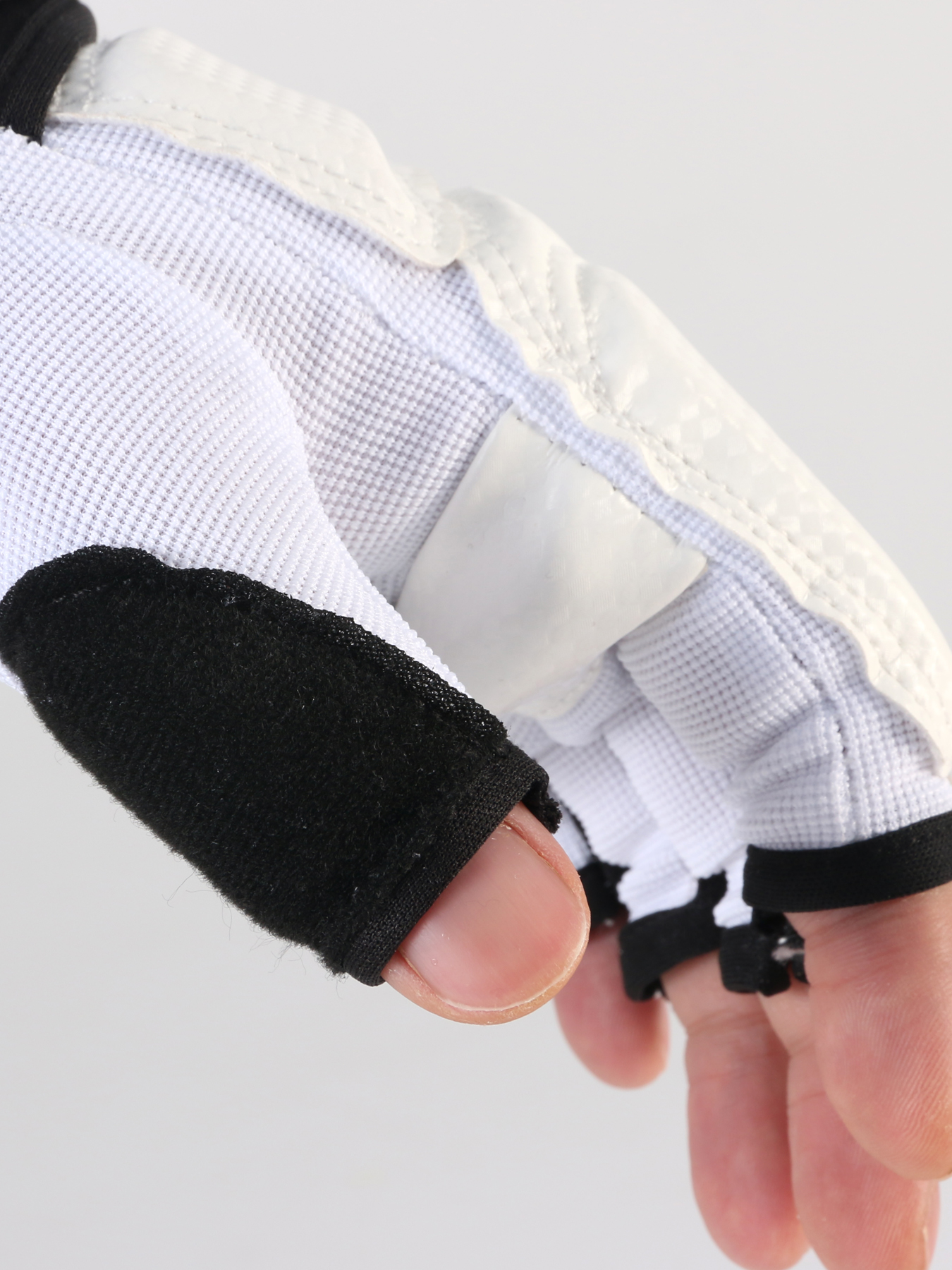 Hochwertige Kickbox-Handschuhe, MMA-Handschuhe, Muay Thai, Training, Boxer, Kampfausrüstung, Halbhandschuhe, PU-Leder, schwarze Boxausrüstung