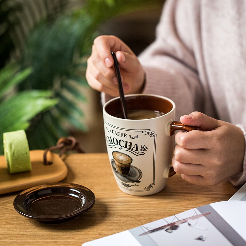 Pequeña taza de café de lujo de estilo europeo, creativa taza de agua de cerámica para hombres y mujeres, taza para el hogar, Taza de leche con tapa, cuchara