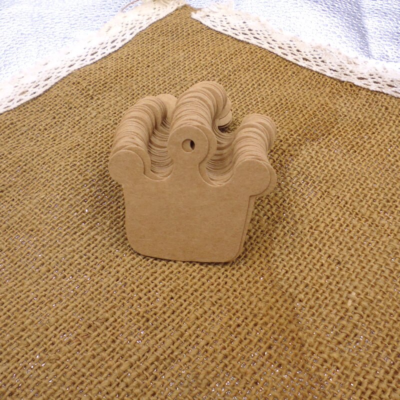 50 st kronformad pappersetikett 5.2 x 6cm handgjorda prisetiketter bröllopsfest kort hänga tag inslagningstillbehör