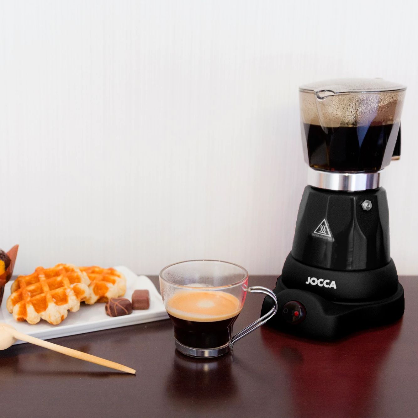 CAFETERA DE INDUCCION, ELÉCTRICA Y PORTÁTIL DE JOCCA. EXPRESSO DE CAFÉ ITALIANO PARA 6 TAZAS PROFESIONALES. TETERA ELÉCTRICA COMPACTA CON SISTEMA SIEMPRE , BASE 360 GRADOS, ASA DE TOQUE FRÍO Y POTENCIA DE 480W.