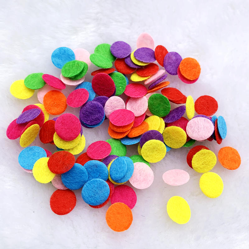 Gør det selv 10mm 800 stk rund filt cirkel stof puder tilbehør patches non-woven sy filt puder stof blomster tilbehør: C68a