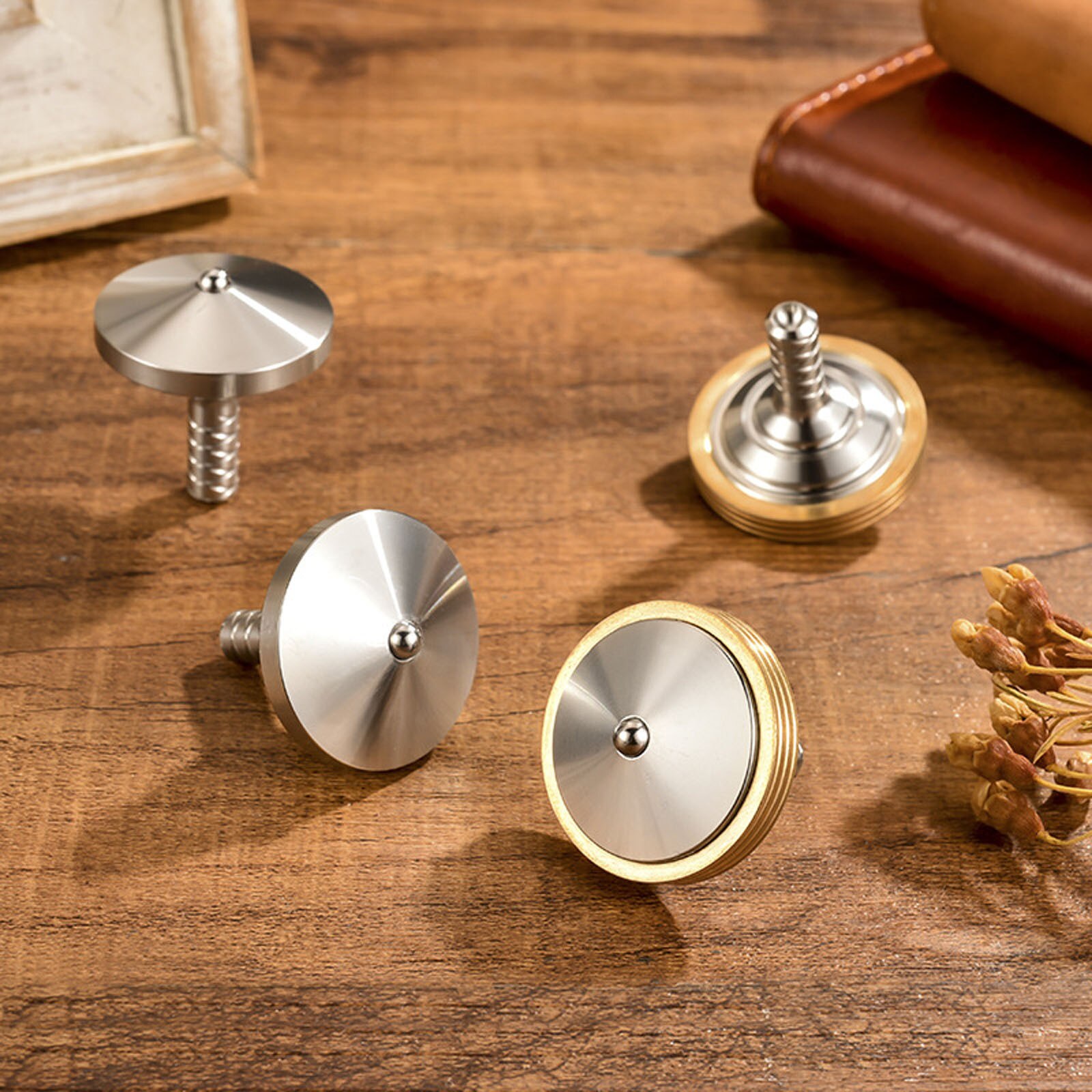 Prachtige Spinning Tops Roestvrij Gyroscoop Doden Tijd Draagbare Metalen Zwaartekracht Perfecte Balans Desktop Speelgoed Verlichten Stre Убить